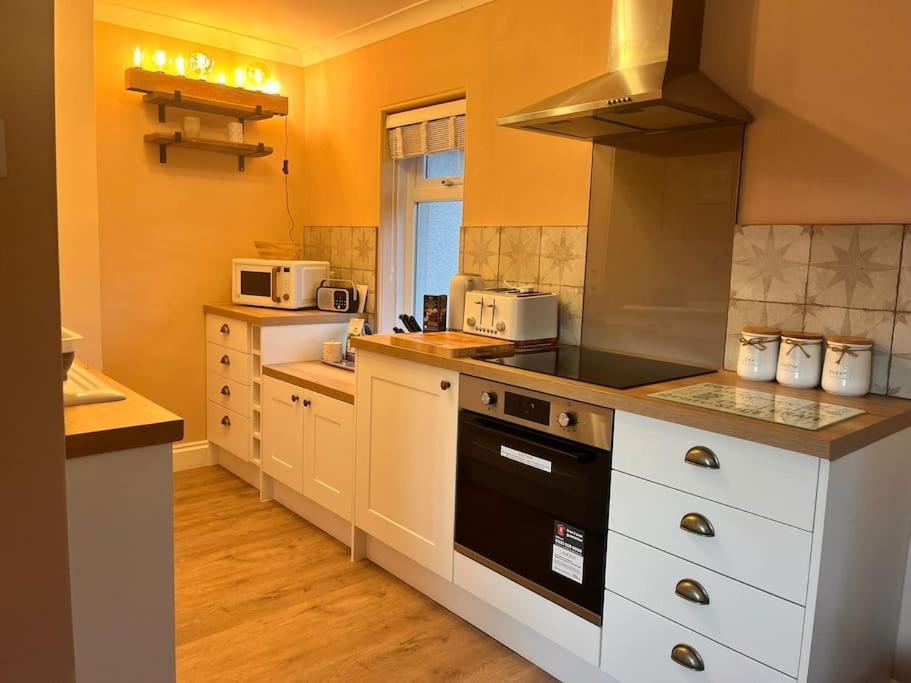 Blue Anchor House - Seaview, Hot Tub Apartments 외부 사진