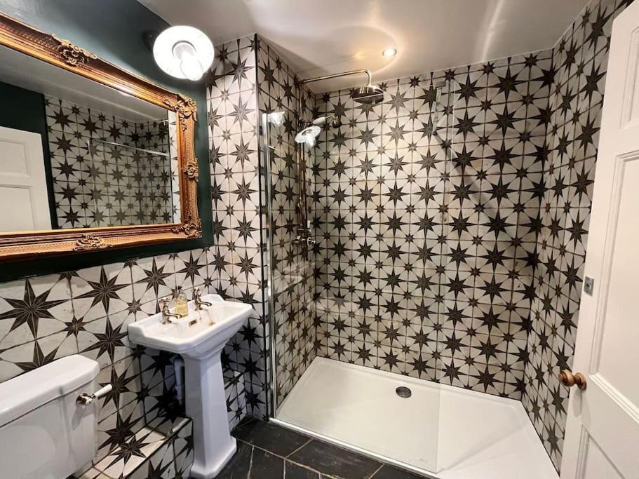 Blue Anchor House - Seaview, Hot Tub Apartments 외부 사진