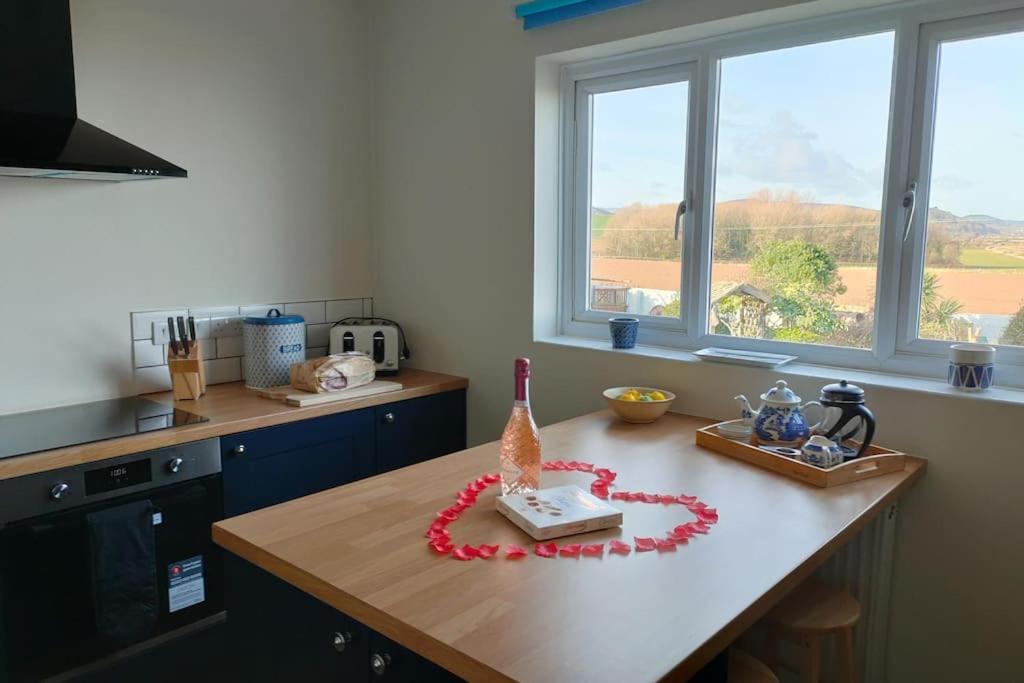Blue Anchor House - Seaview, Hot Tub Apartments 외부 사진