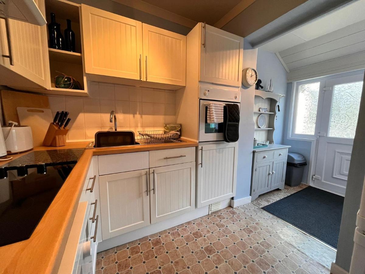 Blue Anchor House - Seaview, Hot Tub Apartments 외부 사진