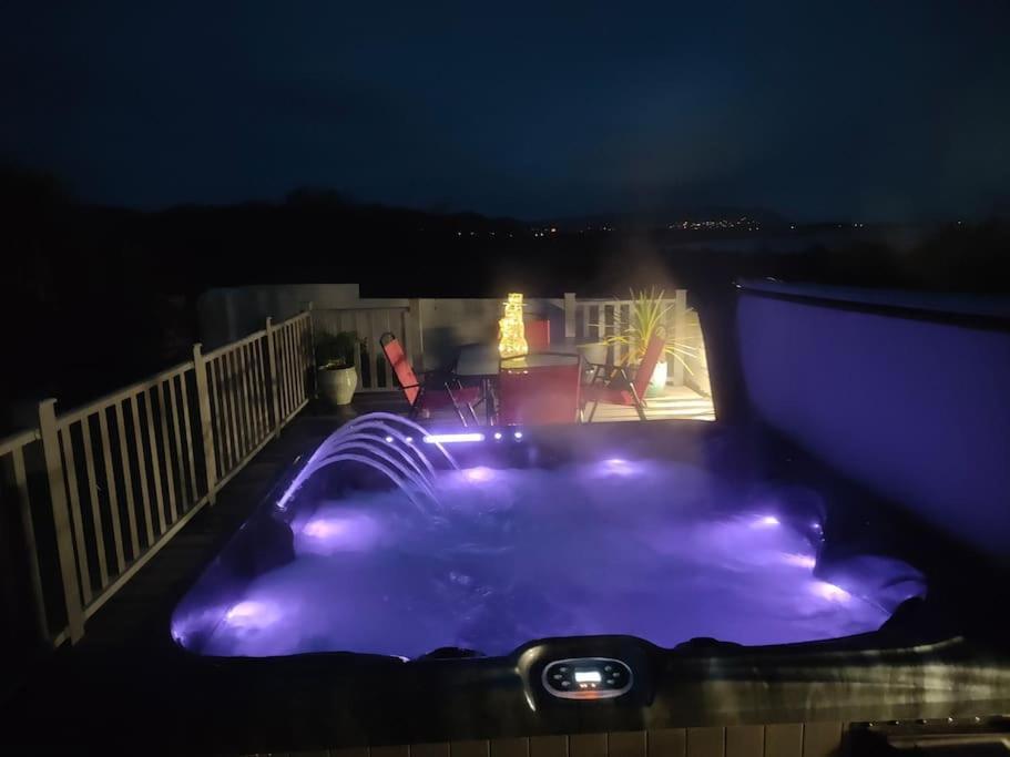 Blue Anchor House - Seaview, Hot Tub Apartments 외부 사진